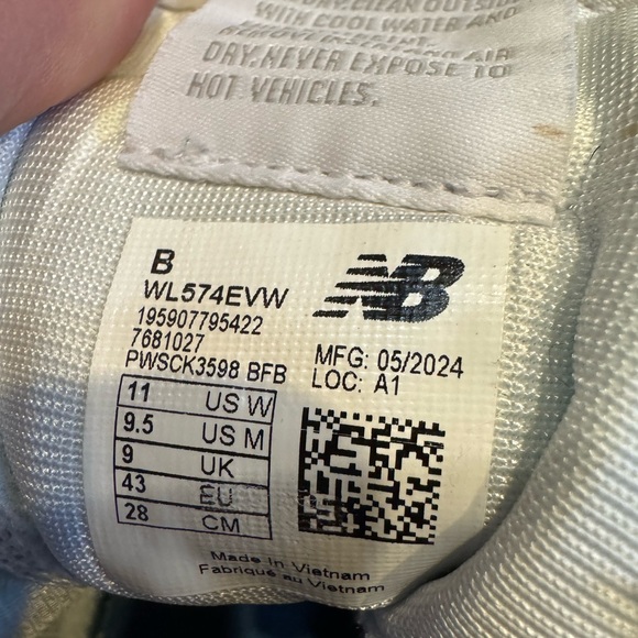 New Balance 574 Off-White Sneakers - Picture 4 of 6